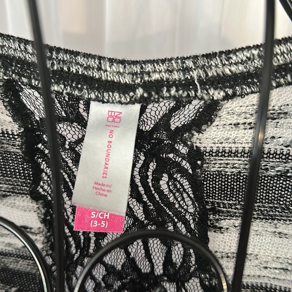 NOBO Girls Small Size 3-5 Loose Woven Top w Lace Back - Picture 3 of 3